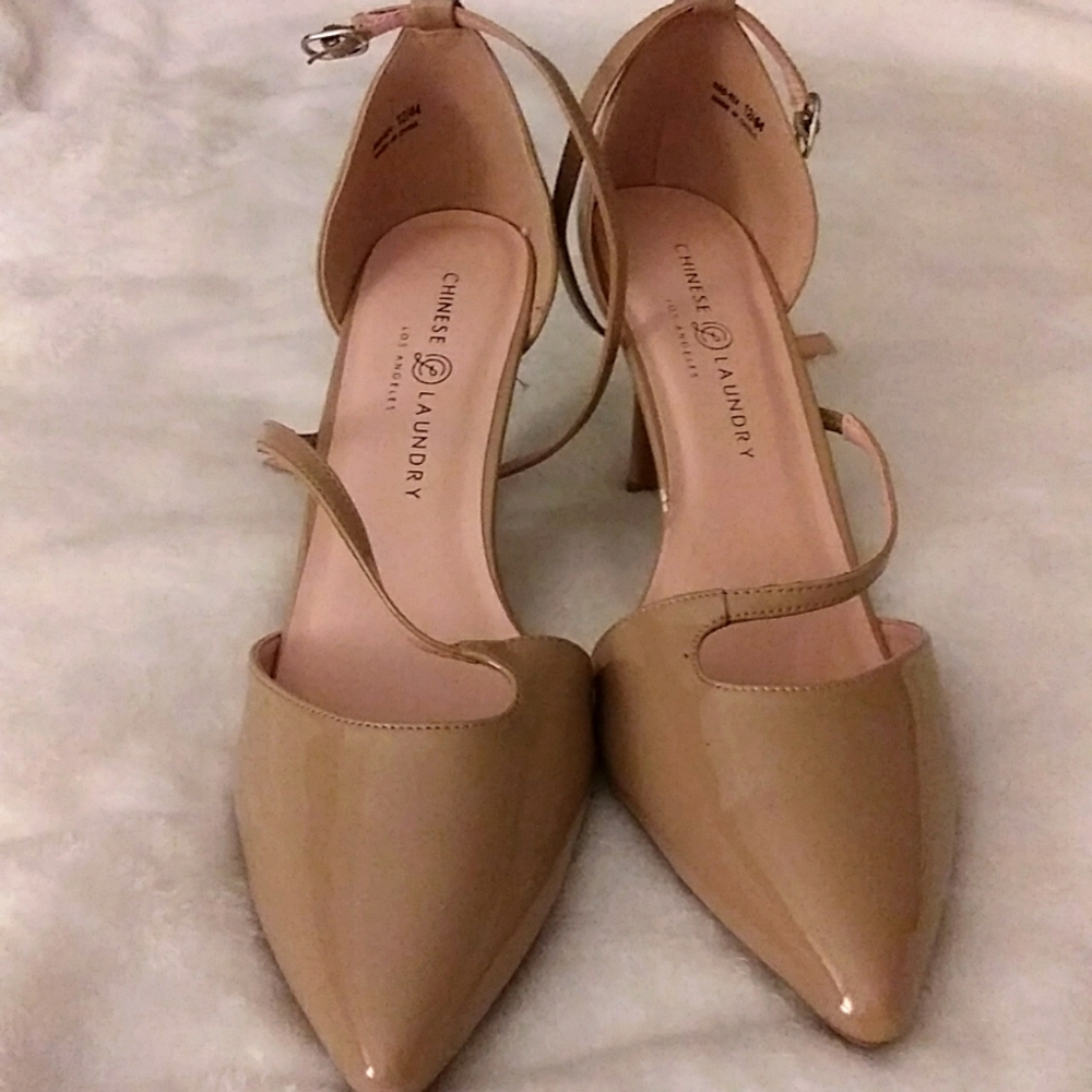 Selling a beige pair of shoe, size 12, and made by Chinese Laundry.